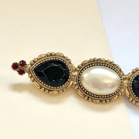 1980s vintage antique gold brooch with black red & white stones - Picture 4 of 11